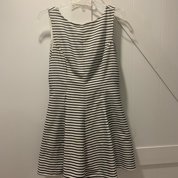 Cute striped open back dress from Zara. Size Medium - Picture 1 of 3